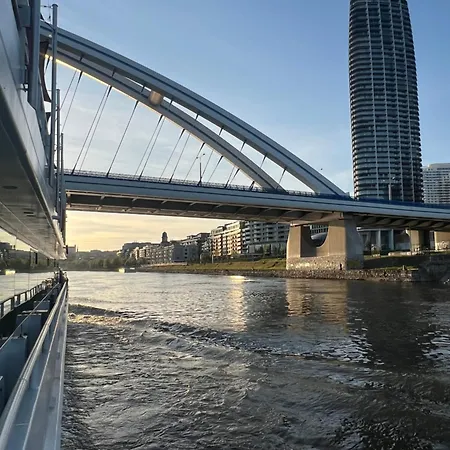 Trainstation Apartmans Pressburg-paris * Братислава