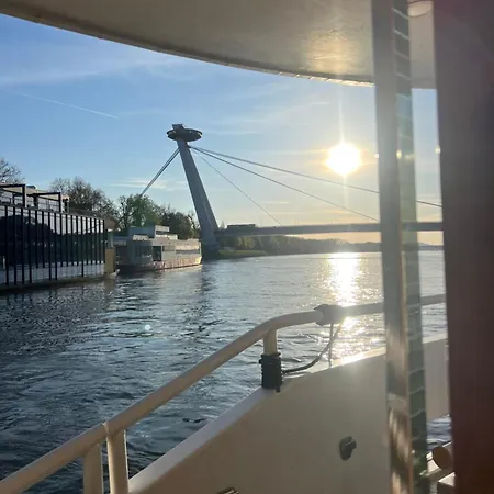 Trainstation Apartmans Pressburg-paris Apartamento Bratislava