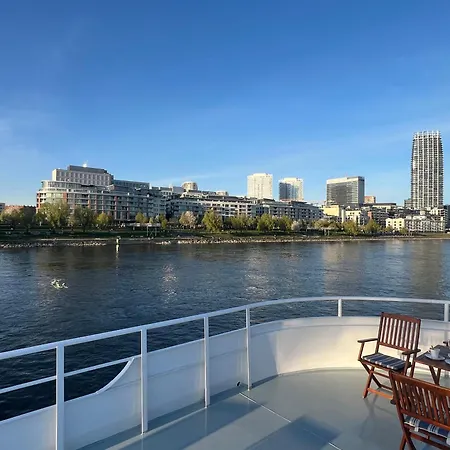 Trainstation Apartmans Pressburg-paris Apartamento Bratislava