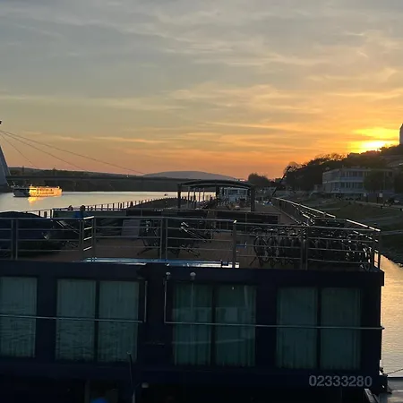 Trainstation Apartmans Pressburg-paris Apartamento