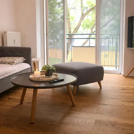 Trainstation Apartmans Pressburg-paris דירה *